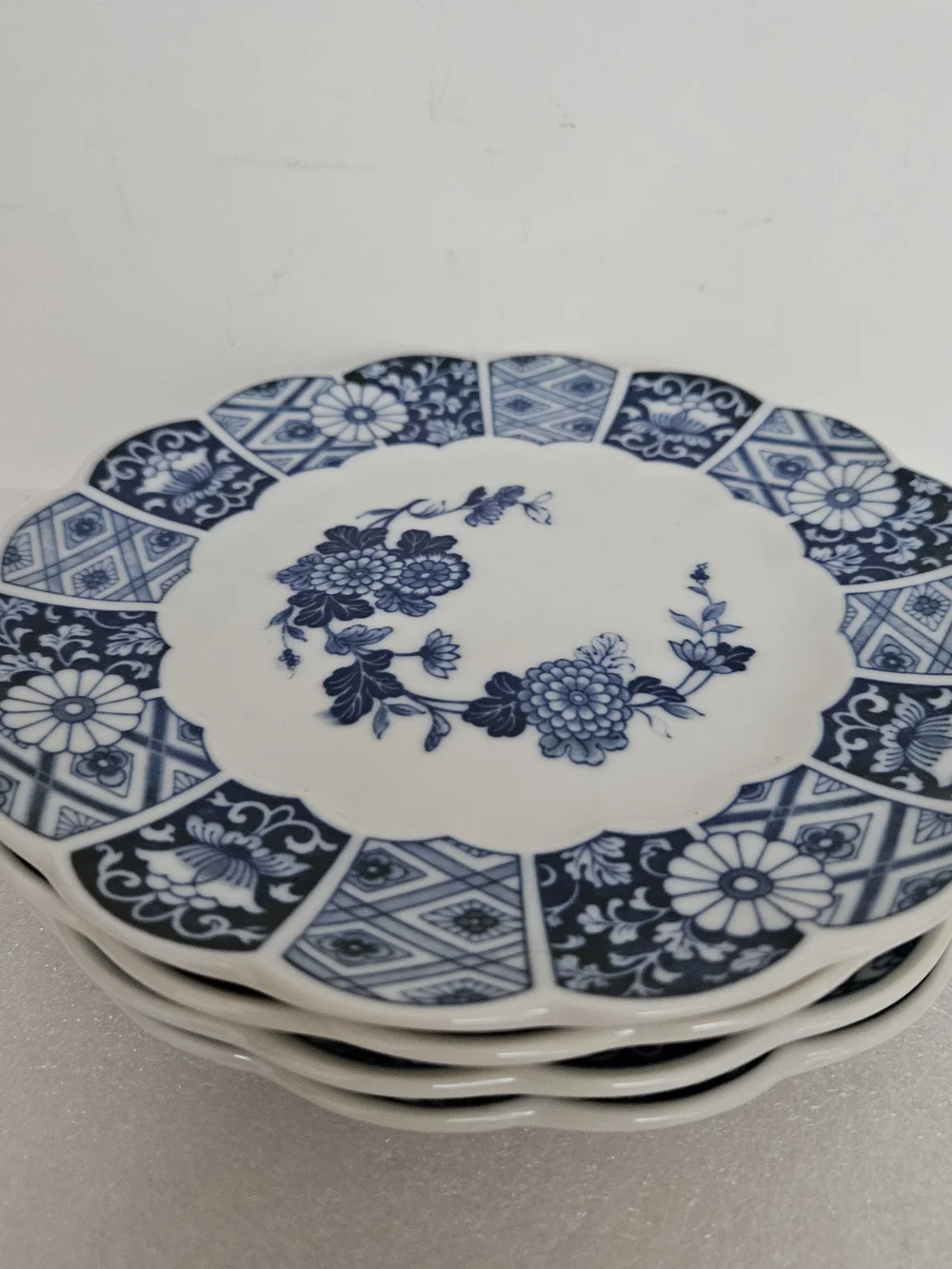 LIPPER & MANN Blue Imari Bread Plates~Japan~Scalloped Floral ~ Set of 4